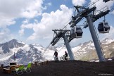 Russia. South Elbrus. "Mir" gondola station. Riders - Nikolay Pukhir and Vitaliy Khripunov. Photo: Ludmila Zvegintseva