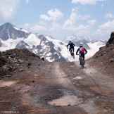 Russia. Southern slope of Elbrus. Riders - Nikolay Pukhir and Vitaliy Khripunov. Photo: Ludmila Zvegintseva