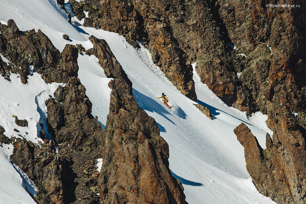 Elbrus region. Mt.Elbrus slopes. Rider - Alexander Ilyin. Photo by Sergey Puzankov
