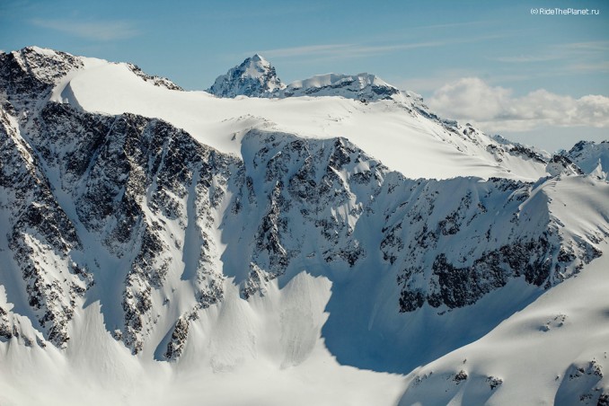 Russia, Caucasus, Elbrus region. Georgian mountains and borderline view from South Cheget ridge. Photo by Sergey Puzankov