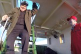 Полярная Экспедиция "Картеш", Белое Море. Бывший капитан судна "Картеш" – Ян Ефимович Стельмах, управлявший кораблем почти 30 лет, вновь на палубе вместе с капитаном Виталием Лозинским. Фото: Константин Галат