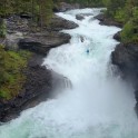 Норвегия. Река Раума. Каякер Алексей Лукин проходит водопад Flemming Foss. Фото – Олег Колмовский