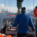 Северная Норвегия. Регион Nord Norge. Андрей Абрамов за штурвалом яхты "Alter Ego". Фото – Константин Галат