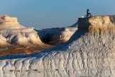 Казахстан. Плато Устюрт. Район Сор Тузбаир. Райдер - Петр Винокуров. Фото - Константин Галат
