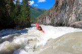 Горный Алтай. Мажойский каскад на река Чуя. Каякер Олег Головкин. Фото - Иван Козлачков